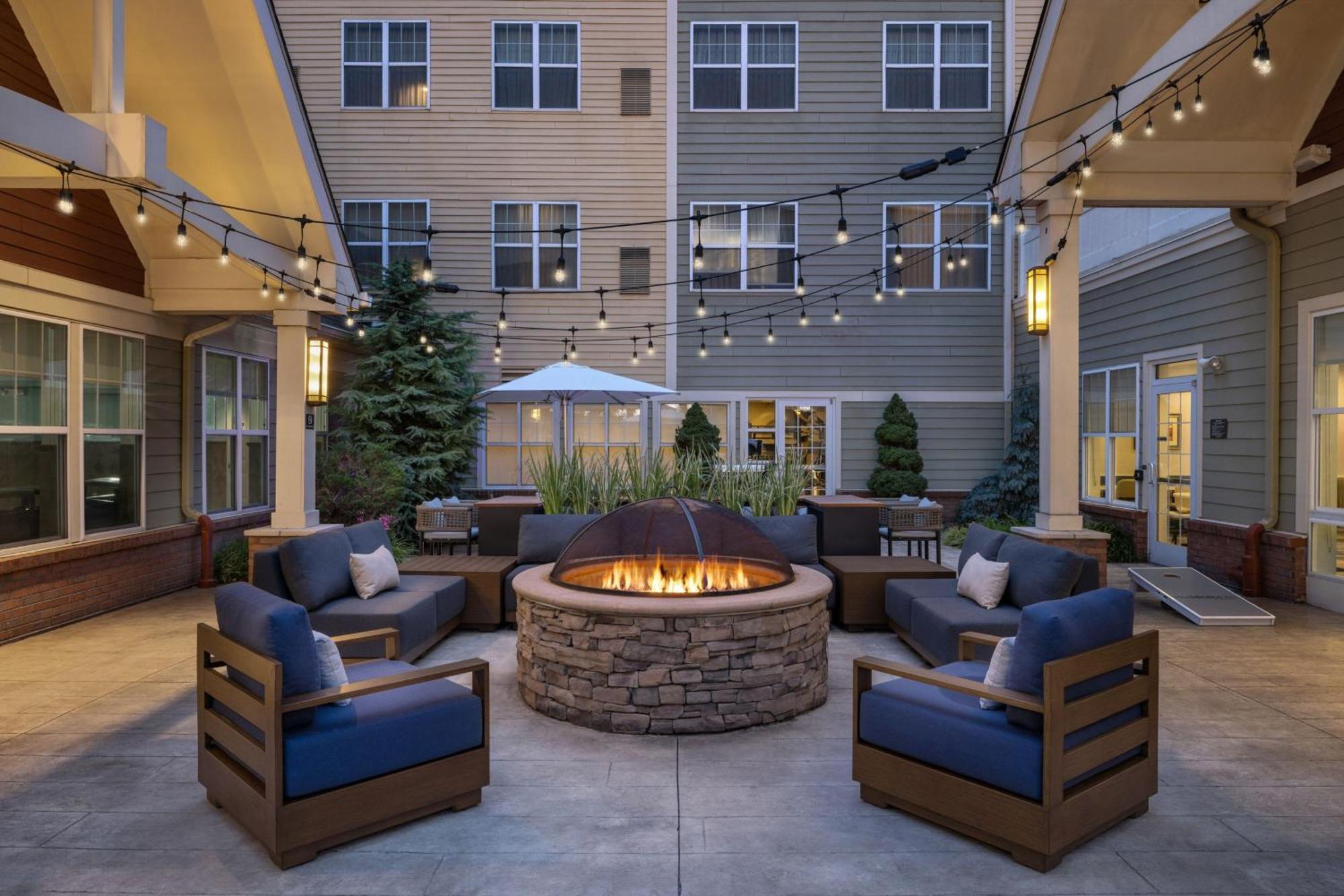 Residence Inn By Marriott Long Island Islip/Courthouse Complex Central Islip Bagian luar foto