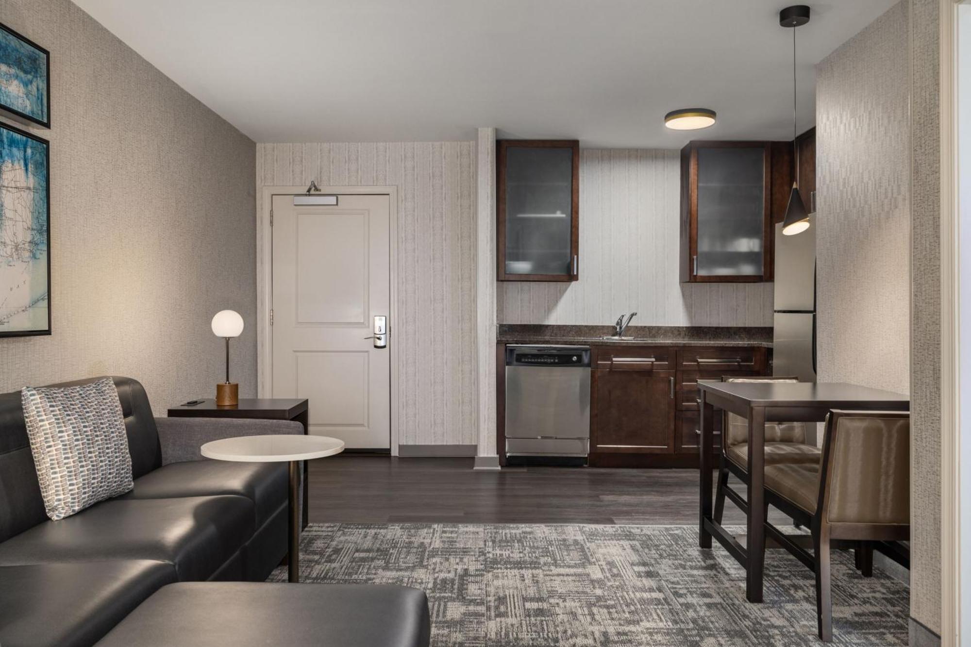 Residence Inn By Marriott Long Island Islip/Courthouse Complex Central Islip Bagian luar foto